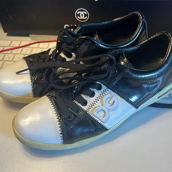 🛑 1 hour sale. Dolce &amp; Gabbana Black and White saddle Shoes (sneakers)