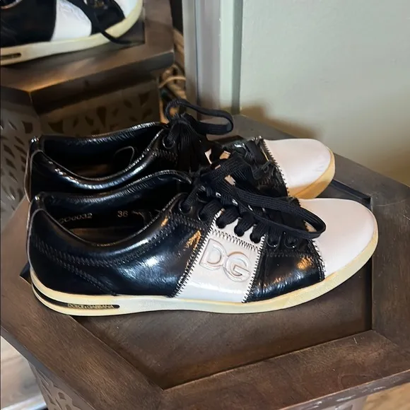 🛑 1 hour sale. Dolce &amp; Gabbana Black and White saddle Shoes (sneakers)