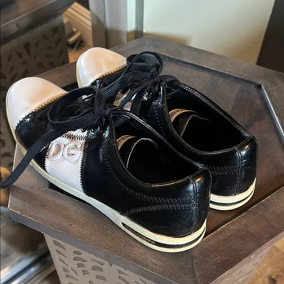 🛑 1 hour sale. Dolce &amp; Gabbana Black and White saddle Shoes (sneakers)