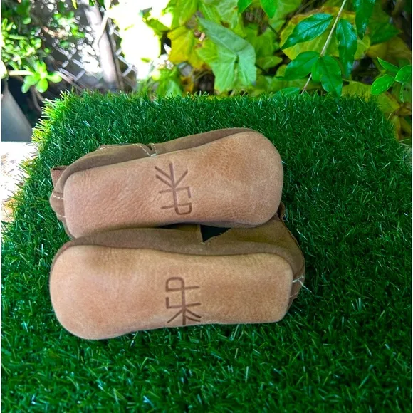 - NEW | Freshly Picked Baby/Toddler SuedeChelsea Boots size 4