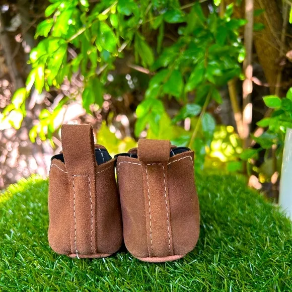 - NEW | Freshly Picked Baby/Toddler SuedeChelsea Boots size 4