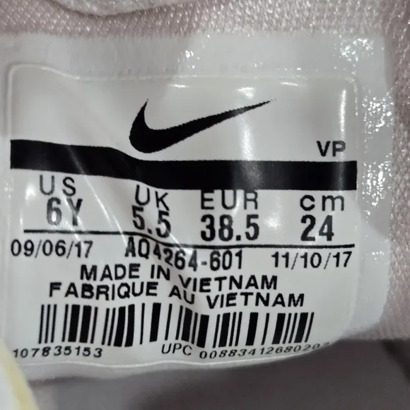 🐢 Nike Zoom KD10 AP Kevin Durant Kids Size 6Y