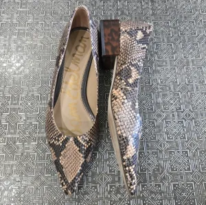 🐢 Sam Edelman Women's Snake Skin Shoe. Size 10 1.5&quot; Heel