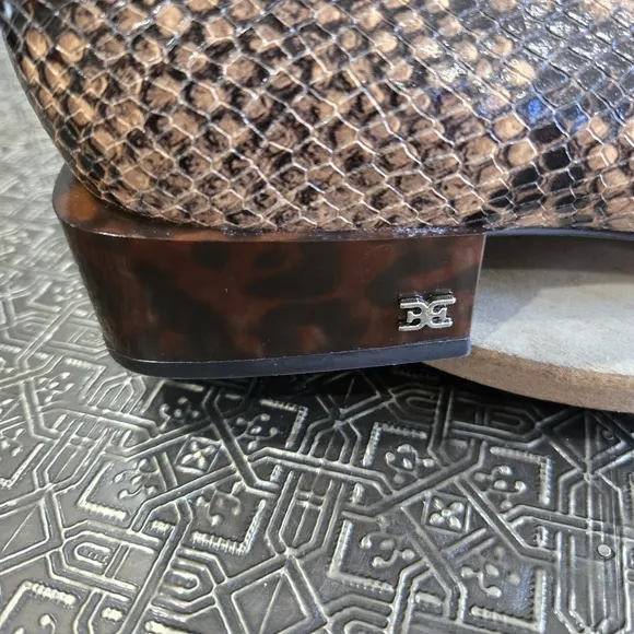 🐢 Sam Edelman Women's Snake Skin Shoe. Size 10 1.5&quot; Heel