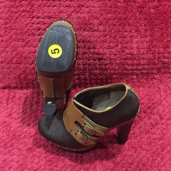 ❤️ UGG ❤️ COLLECTION LIMITED EDITION LUXURY STYLISH BROWN SHOES .