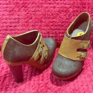 ❤️ UGG ❤️ COLLECTION LIMITED EDITION LUXURY STYLISH BROWN SHOES .