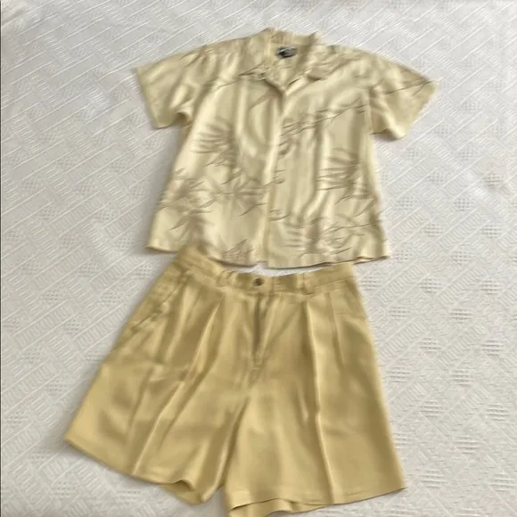 100 % silk Tommy Bahama Leaf Print Shirt and Shorts Set
