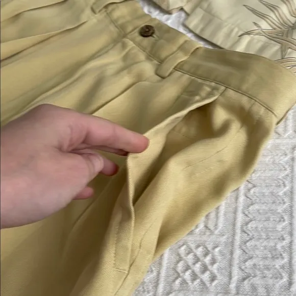 100 % silk Tommy Bahama Leaf Print Shirt and Shorts Set