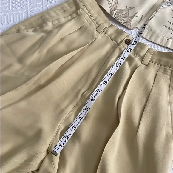 100 % silk Tommy Bahama Leaf Print Shirt and Shorts Set