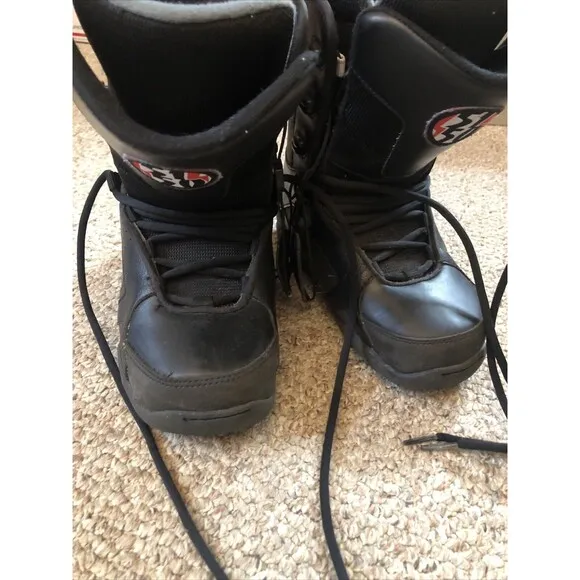 5150 Size 6 Black Snowboarding Boots