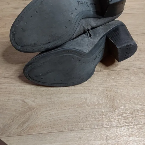 𝅺9.5 Paul Green brownish/gray booties