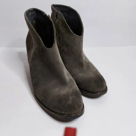 𝅺9.5 Paul Green brownish/gray booties
