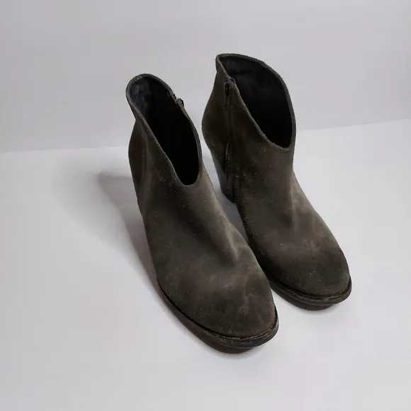 𝅺9.5 Paul Green brownish/gray booties