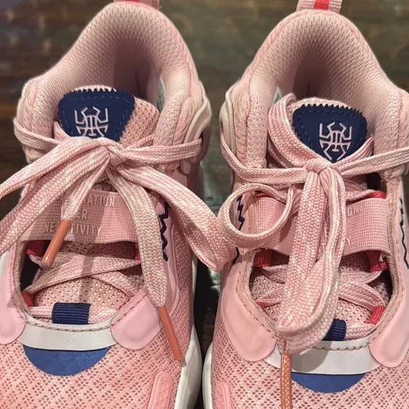 Adidas D.O.N unisex, Kids Pink basketball, Athletic Shoes