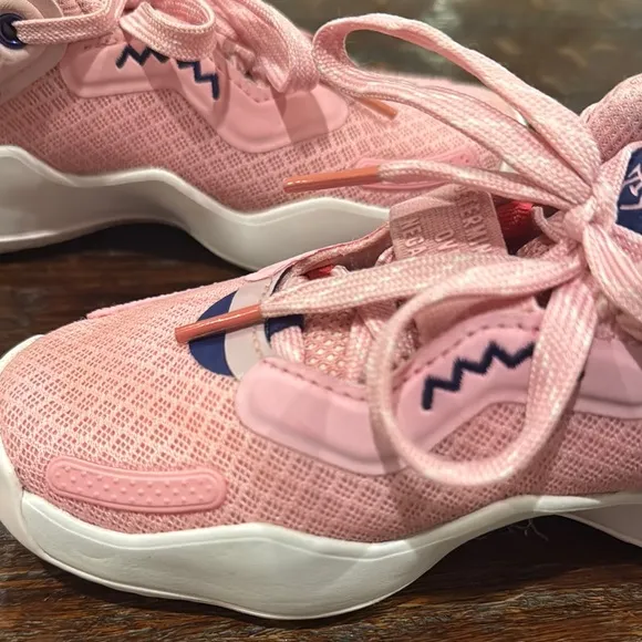 Adidas D.O.N unisex, Kids Pink basketball, Athletic Shoes