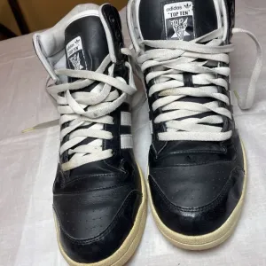 Adidas Men's Black Top Ten Sneakers