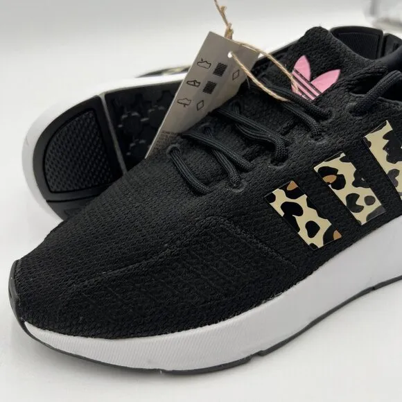 ADIDAS Originals Girl's Swift Run 22 (Big Kid) Black/Bliss Pink/Blue 7 Big Kid M