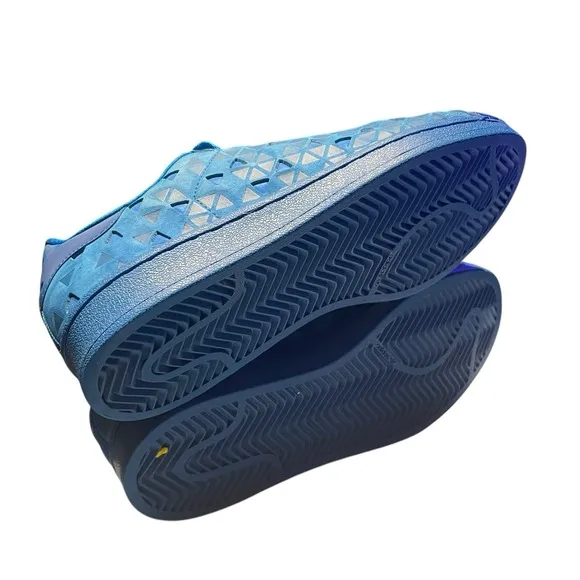 Adidas shell toes RARE SHOES! Men's blue suede with triangle designs Size 5