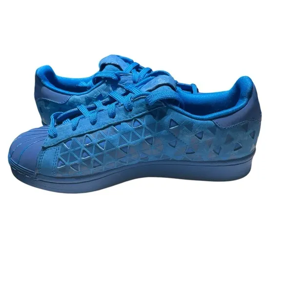 Adidas shell toes RARE SHOES! Men's blue suede with triangle designs Size 5