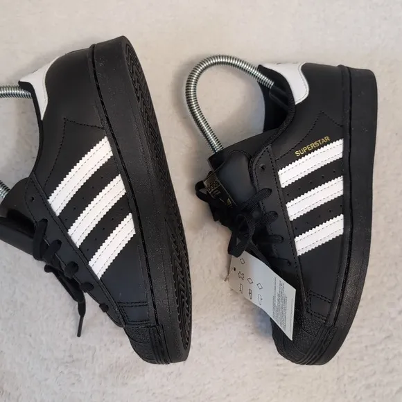 Adidas Superstar EF5394 Black/White Stripes Kids Size 2 Sneakers Tennis Shoes