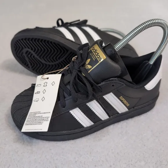 Adidas Superstar EF5394 Black/White Stripes Kids Size 2 Sneakers Tennis Shoes