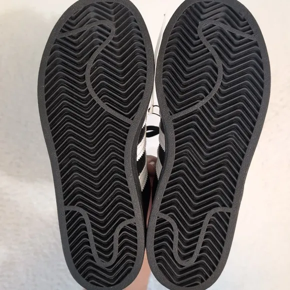 Adidas Superstar EF5394 Black/White Stripes Kids Size 2 Sneakers Tennis Shoes