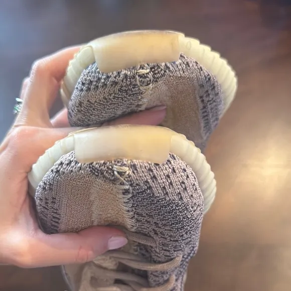 Adidas womens Yeezy Boost 350 V2 - Gray and Cream size 7 ASH PEARL
