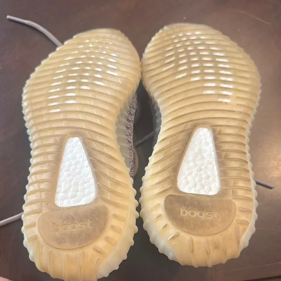 Adidas womens Yeezy Boost 350 V2 - Gray and Cream size 7 ASH PEARL