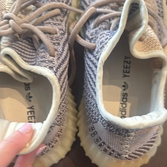 Adidas womens Yeezy Boost 350 V2 - Gray and Cream size 7 ASH PEARL
