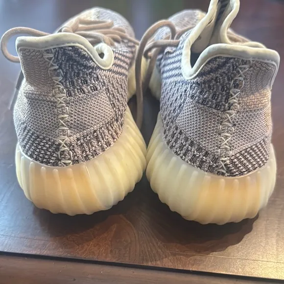 Adidas womens Yeezy Boost 350 V2 - Gray and Cream size 7 ASH PEARL