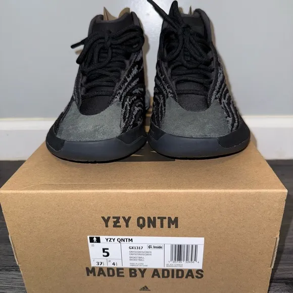 Adidas YZY QNTM Men's Black Sneakers size 5