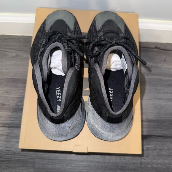 Adidas YZY QNTM Men's Black Sneakers size 5