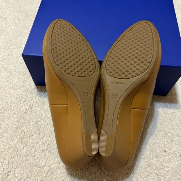AEROSOLES Women's Iris Slip on Wedge Pump in Light Tan Leather Size 6.5