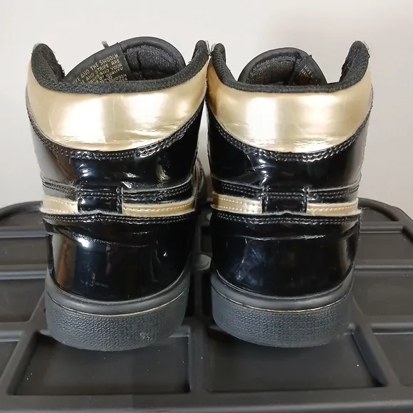 Air Jordan 1 Retro High OG Nike Shoes Black Metallic Gold Shiny Women 6.5 -SH2