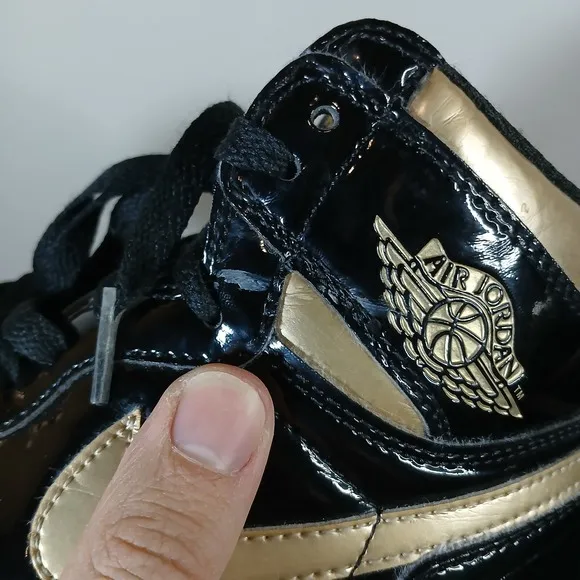 Air Jordan 1 Retro High OG Nike Shoes Black Metallic Gold Shiny Women 6.5 -SH2