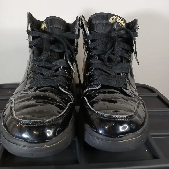 Air Jordan 1 Retro High OG Nike Shoes Black Metallic Gold Shiny Women 6.5 -SH2