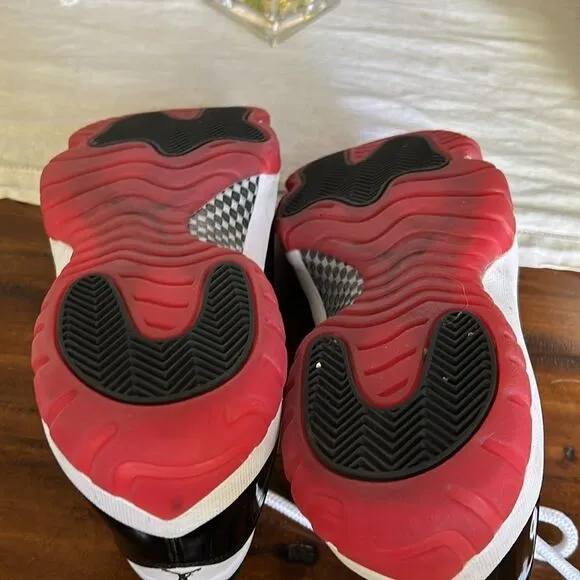 Air Jordan 11 Retro Low Concard Bred Sz 10.5 men Used 2 times