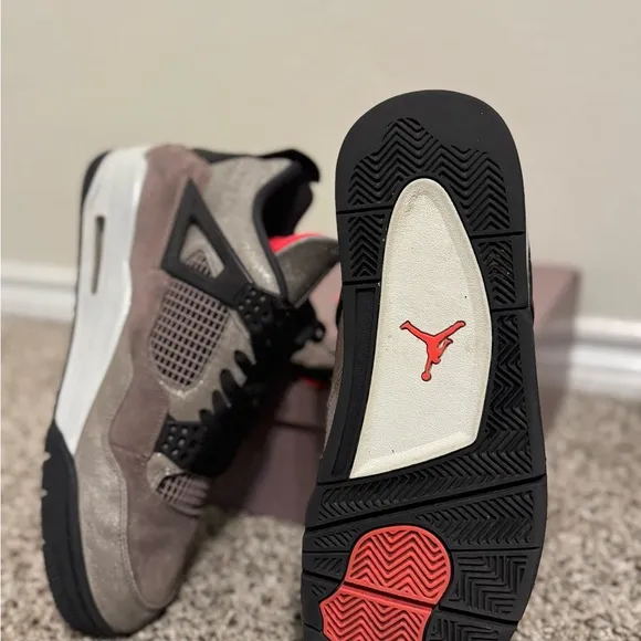 Air Jordan 4 Retro Sneakers Taupe Haze