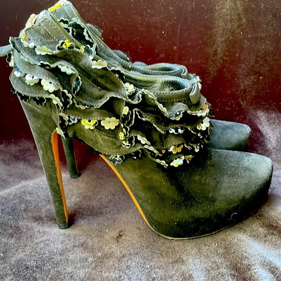 ALAIA PARIS LUXURY BLACK SUEDE FLORAL EMBELLISHED HIGH HEEL PUMPS/SHOES -9 -👠🔥