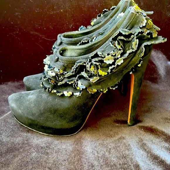 ALAIA PARIS LUXURY BLACK SUEDE FLORAL EMBELLISHED HIGH HEEL PUMPS/SHOES -9 -👠🔥
