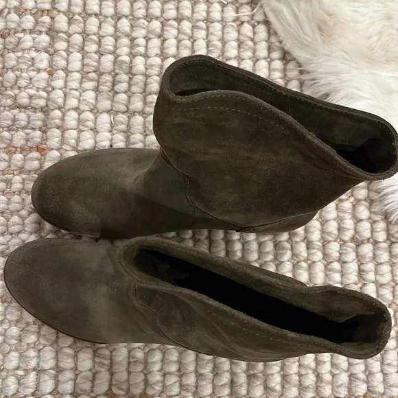 Alberto Fermani boots- great condition- olive green