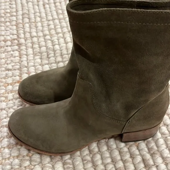 Alberto Fermani boots- great condition- olive green