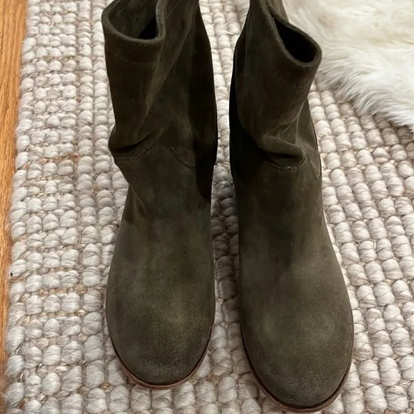Alberto Fermani boots- great condition- olive green