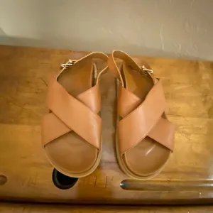 Alohas Marshmallow Sandals Tan Leather Crossover Platform 39 Sz 8-8.5 Sl…