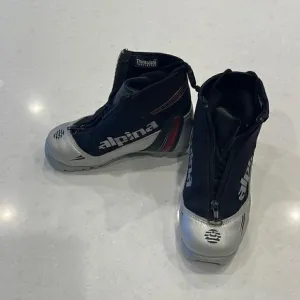 Alpina cross country boots kids youth size? 3.5 4, see measurements nnn binding.