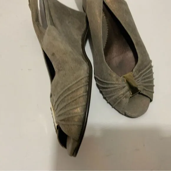 Amalfi by Rangoni gray  suede Open Toe Low Wedge Shoes Sandals Size 7.5 Italy
