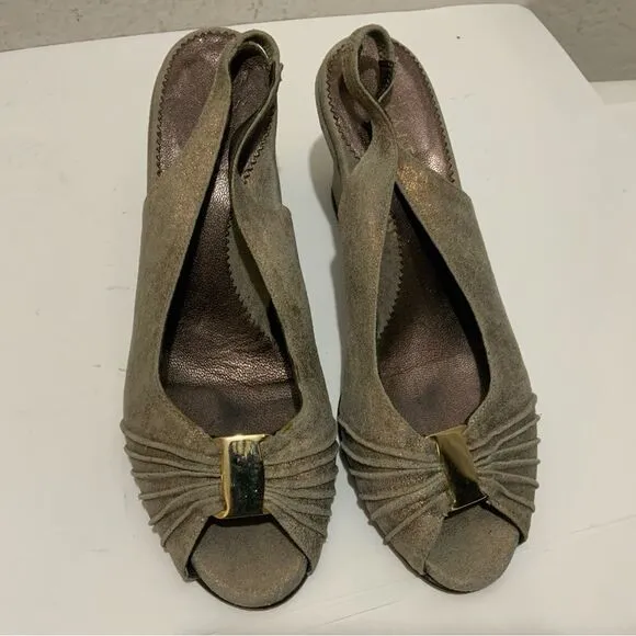 Amalfi by Rangoni gray  suede Open Toe Low Wedge Shoes Sandals Size 7.5 Italy
