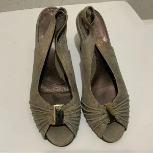 Amalfi by Rangoni gray  suede Open Toe Low Wedge Shoes Sandals Size 7.5 Italy