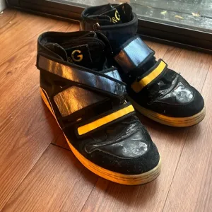 &quot;Dolce &amp; Gabbana Black and Yellow Shoes: Stylish Find on Poshmark&quot;