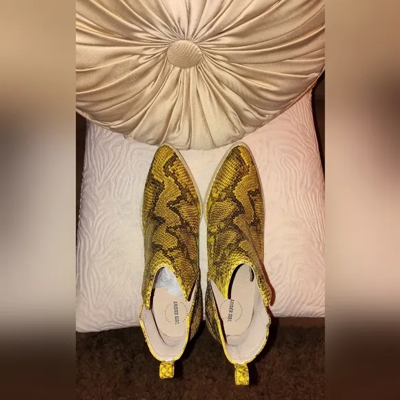 Ankle Boots Sz 10 From Rider Girl &amp; Matching Mustard Colored Steve Maden Bag